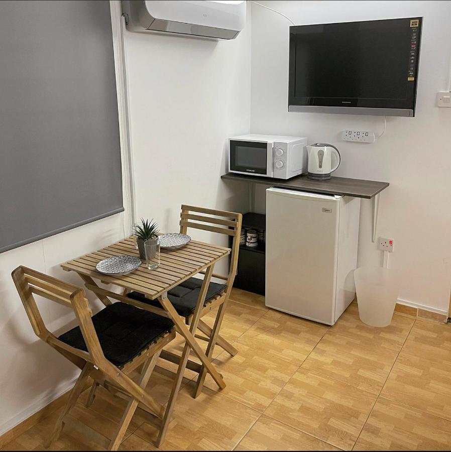 Comfortable, Modern Studio Apartment Протарас Екстериор снимка